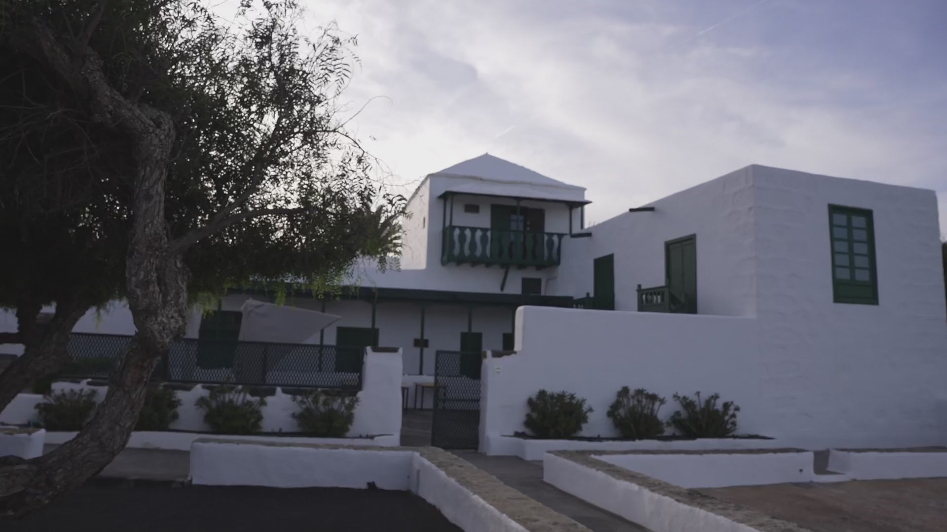 Visitar bodegas: Experiencia Viaje al Mundo de El Grifo | Lanzarote - una de las mejores excursiones lanzarote. EL GRIFO, una de las mejores bodegas en lanzarote