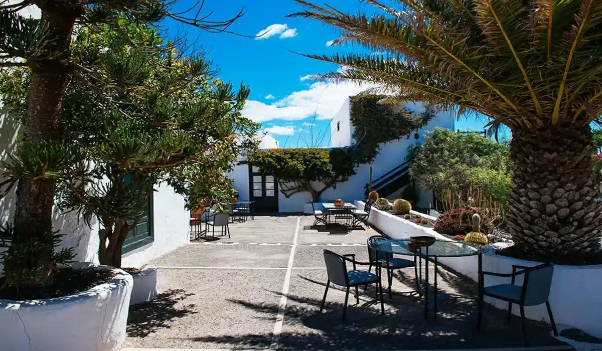 Restaurante Caserío de Mozaga Hotel Rural El Grifo Lanzarote 1775 jardín