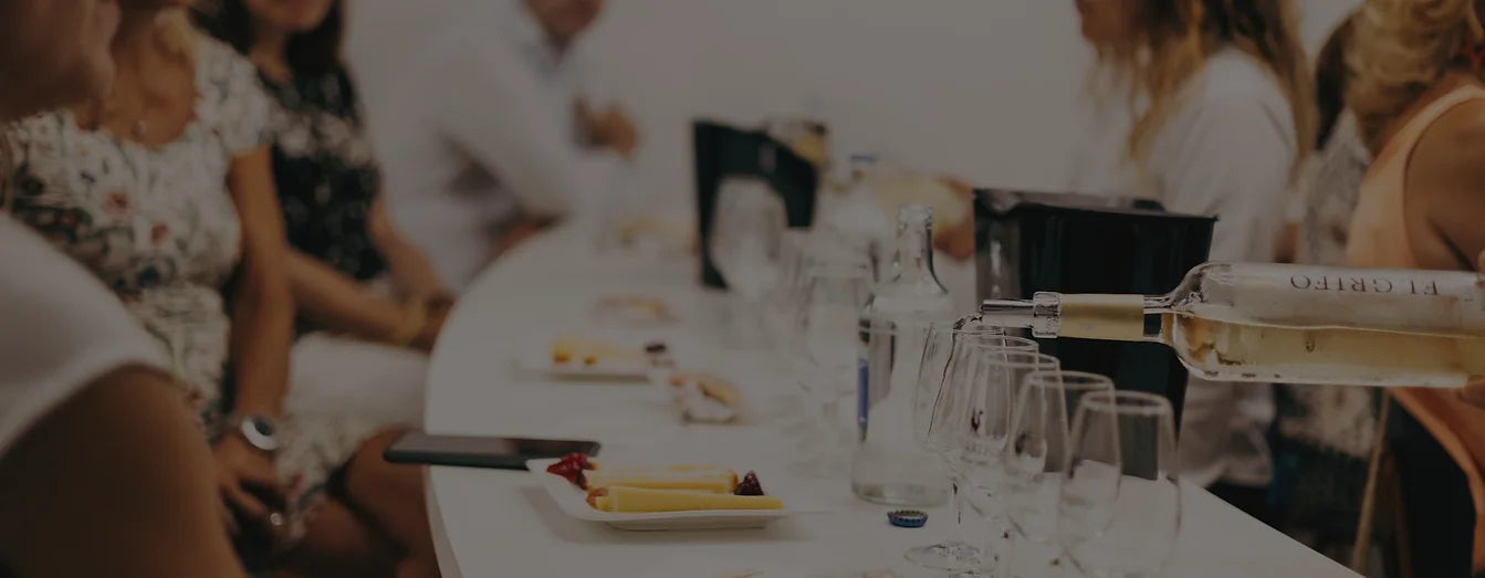 Club El Grifo de la famosa bodegas lanzarote, una bodega exclusiva de vinos de Lanzarote en tu casa con tus amigos