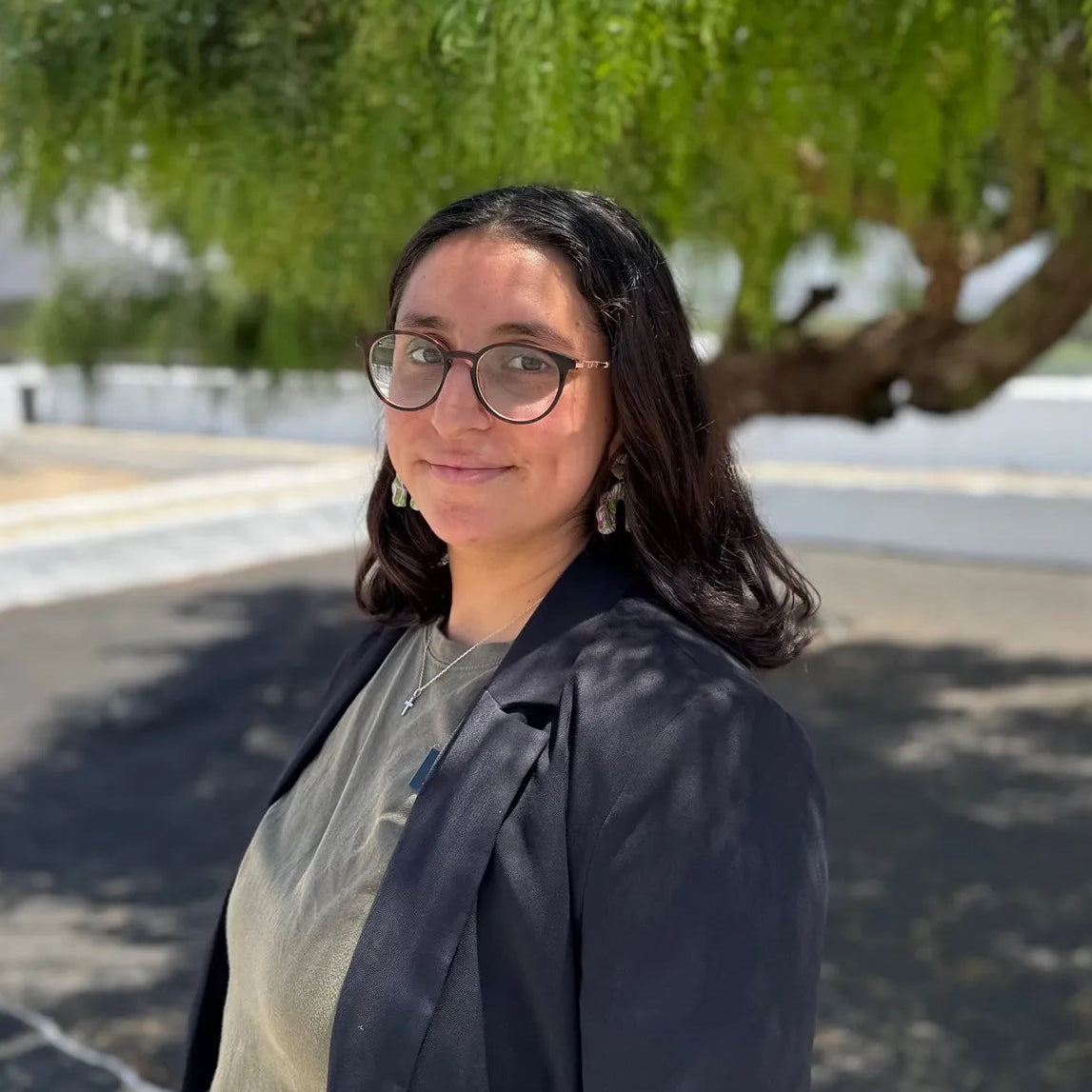 Laura asegura el exito de tu wine tours lanzarote, visitas a bodegas con ella. Bodegas EL GRIFO, Bodega en Lanzarote y tambien wine bar, si buscas un tour de vinos y tapas por Lanzarote.