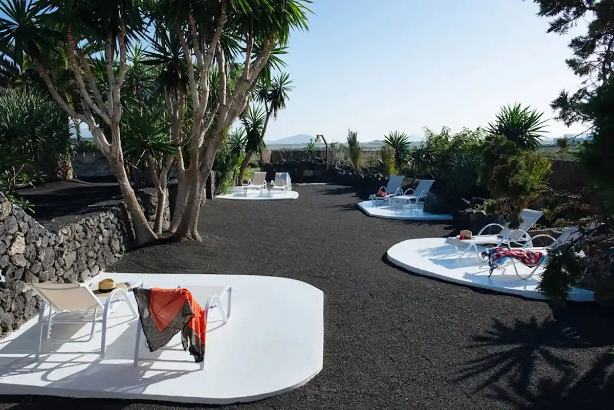 Hotel El Grifo Mozaga jardines