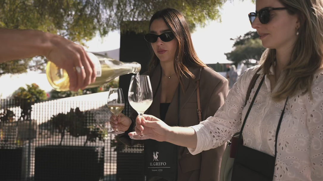 EXPERIENCIA WINE LOVERS con cata de vinos, ven a visitar la mejor bodega de Lanzarote, imprescindible en tu ruta vino Lanzarote | wine tasting experience to include in your wine tours in Lanzarote. The best winery im Lanzarote | Bodegas EL GRIFO est un domaine viticole réputé pour son offre d'œnotourisme.