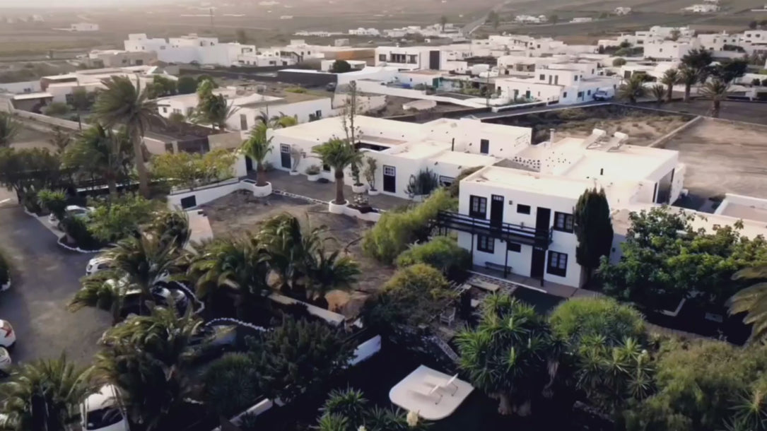 El Hotel de la Bodega EL GRIFO en Lanzarote - hotel con encanto en el corazón de la isla de Lanzarote - experiencias de enoturismo exclusivas para nuestros huéspedes